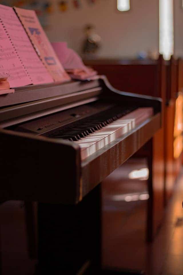 Digitale piano in woonkamer
